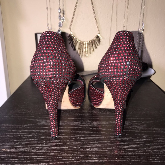 Heels - Picture 3 of 4